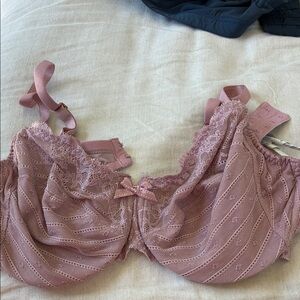 Chantelle Lace Underwire Bra in Soft Pink